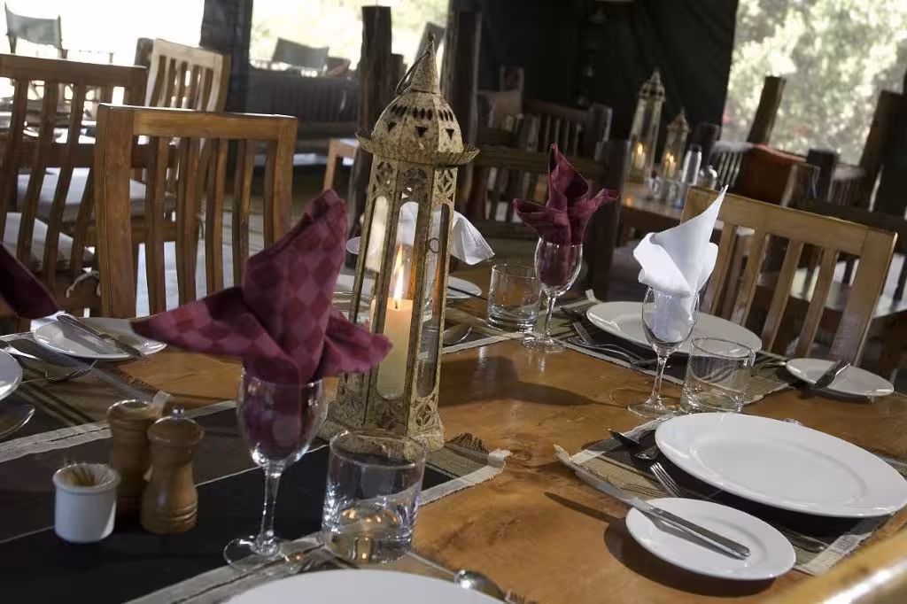 Porini Rhino Camp Dinning Table
