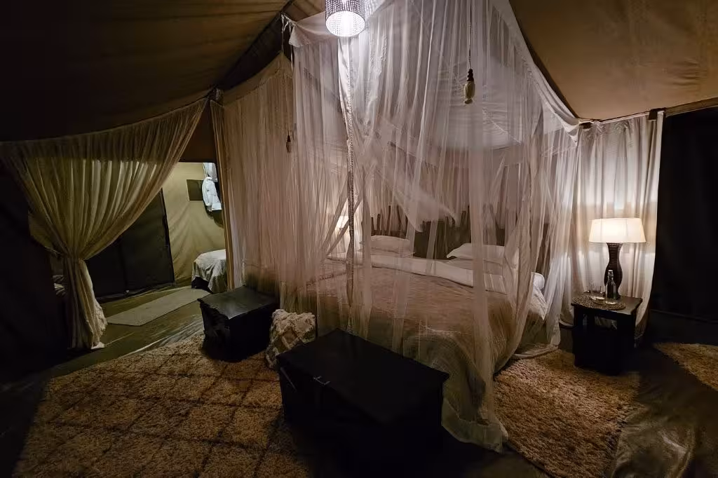 Mara Crossings Camp Warm Interior